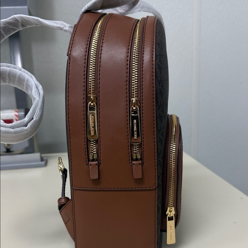 Michael Kors Jaycee Medium Logo‎ Backpack - Picture 3 of 5